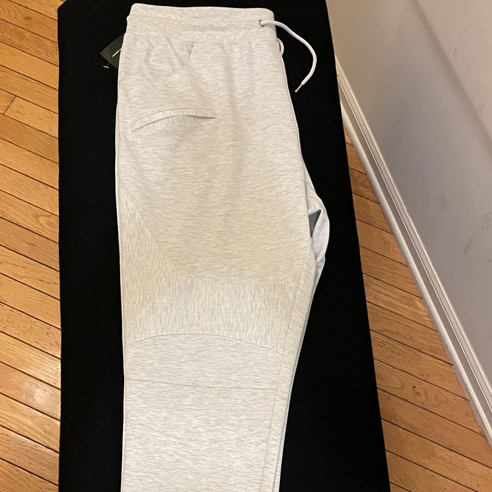 NWT Men’s Grey Jogger Pant Size Large